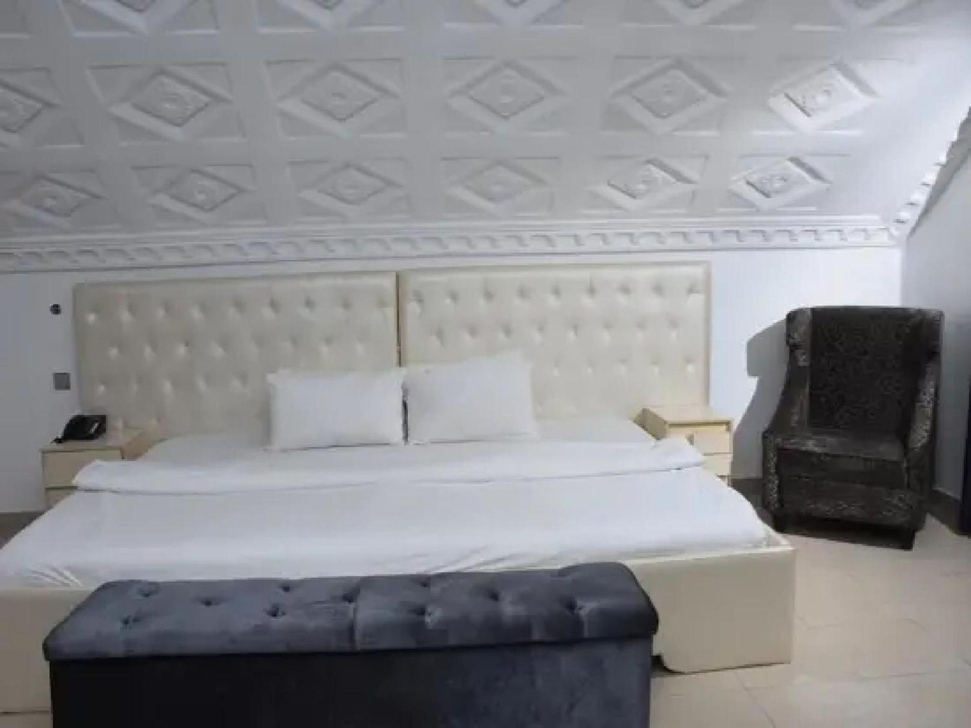 Room In Lodge - Ambience Hotels Abujahome For Leisure And Business Travellers Exterior foto